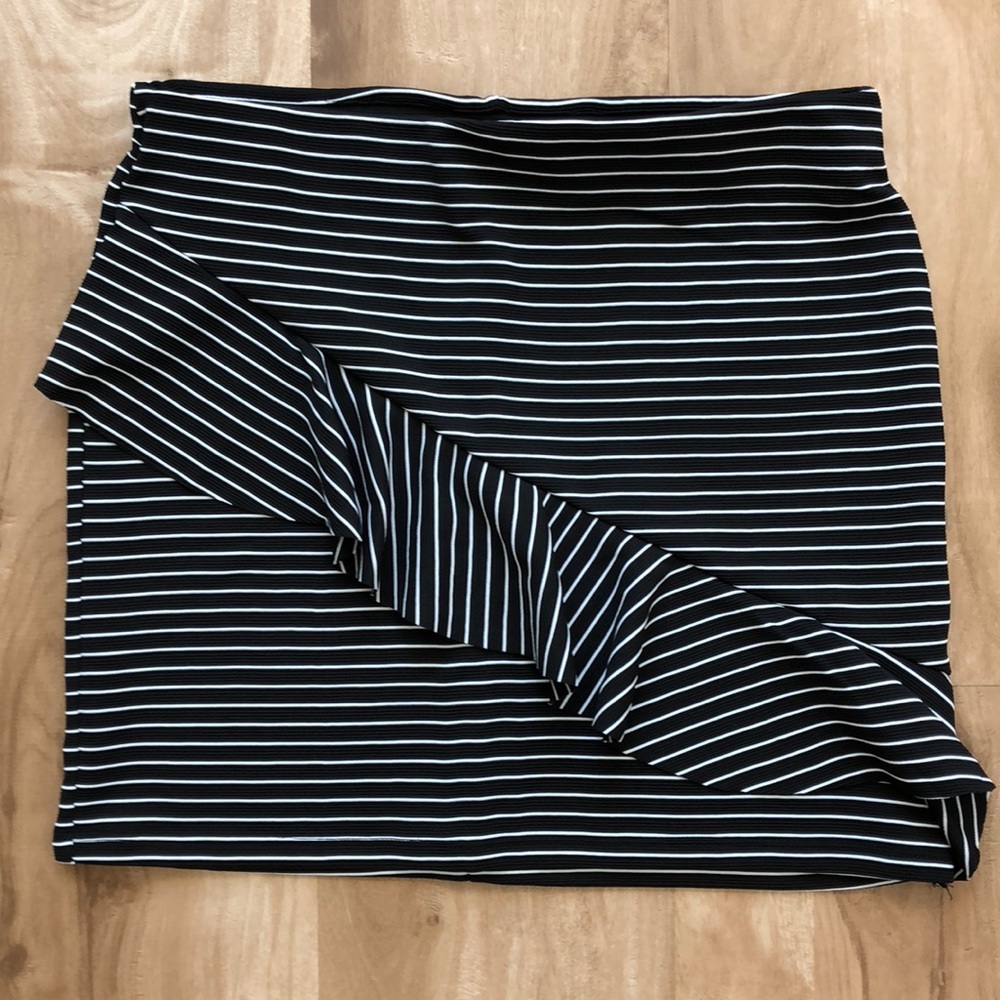 ZARA skirt - Size M - Black/White